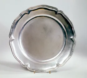 Shallow dish, Spanish, 1736